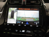 車両を上方から見たような映像をナビ画面に表示するパノラミックビューモニターです。