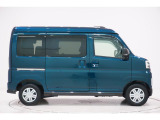 県内13店舗にて常時500台以上ダイハツ車を展示中です。見て、触って、納得のいく一台をぜひ見つけてください。