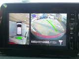 【アラウンドビューモニター】空から見下ろした映像がナビ画面にて確認可能です。駐車もラクラクですよ♪