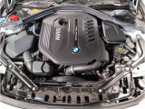 【BMWエンジン】革新的なガソリン・エンジン・テクノロジーによる高性能かつ高効率。レスポンスの良いパワーを発揮。常にスムーズな吸気を実現しアクセル開度にダイレクトに反応しドライビングを楽しく演出。