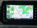 MJ323D-L9インチ純正SDナビ・フラットで一体感のある9インチ大型モニターです。CD・DVD・TV・Bluetoothなど充実した装備!