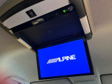 【フリップダウンモニター】大画面モニターで後席でもエンタメをお楽しみいただけます。小さなお子様にも大人気の装備です♪