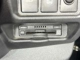 【ETC】高速道路などの料金所における自動料金支払いシステムです。車載器と料金所のアンテナとの間で無線通信を行い、料金を自動で支払うことができます。