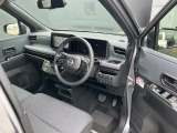 快適に運転できるドライブポジション!運転席シートリフターとシートスライドで、無理のない運転姿勢がとれます。