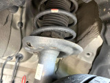 お車を安心してお乗りいただく為には、足回りの定期点検が欠かせません。サービスサポート(有償保証)では無料点検もご提供しており、安心のカーライフをお過ごしいただけるサポート体制が整っています。