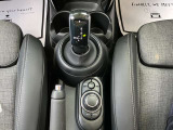 電子式シフトレバー、シート脇でナビ操作可能な専用スイッチ