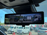 【デジタルインナーミラー】後席の大きな荷物や同乗者で後方が確認しづらい時でも安心!カメラが撮影した車両後方の映像をルームミラー内に表示。クリアな視界で状況の確認が可能です!