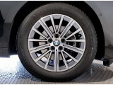 【BMWアロイホイル】軽量かつ強度に拘ったアロイホイル。走行性能ポテンシャルを引き出す設計。車の足元を引き締めてくれる大きなポイントはアロイホイルです。