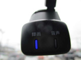 ☆ドラレコ☆いま、人気のカー用品といえば「ドライブレコーダー」です。愛車に取り付けることで映像と音声を記録してくれるドライブレコーダーは、事故の際に確かな証拠能力を発揮してくれます。