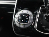 左右独立温度コントロールフルオートエアコン!運転席、助手席それぞれ独立して温度設定が可能です。