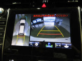 車両を上から見たような映像をナビ画面に表示するパノラミックビューモニター。