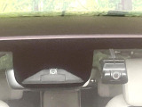 【ホンダセンシング】走行中に前方の車両等を認識し、衝突しそうな時は警報とブレーキで衝突回避と被害軽減をアシスト。より安全にドライブをお楽しみいただけます。