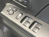 【電動格納ミラー】サイドミラーは電動格納式となっており、狭い駐車場でもキズがつくリスクを抑えられます。