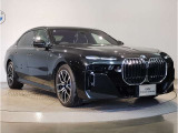 【BMWの伝統-2】時代を超える美しさ。磨き抜かれたエアロダイナミクスが瞳を奪う。一目で伝わるスポーティーなプロポーションは、BMWの走行性能を生み出すのに欠かせない要因の一つです。