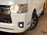 【LEDヘッドライト】悪天候や夜間走行時も良好な視界を確保し安心して運転できる高輝度LEDヘッドライトを装備!点灯速度が早く、消費電力も抑えられています。