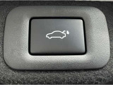 トランクの開閉が電動操作可能。荷物の出し入れもラクラクです。
