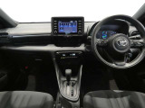 運転席・助手席を入れたインストルメントパネル全体画像です。