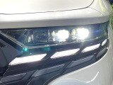 【シーケンシャルターンランプ付きLEDヘッドライト】人気の『流れるウィンカー』付きのLEDヘッドライトを装備♪高級感はもちろん、点灯時は存在感たっぷりで他車からも認識されやすく安心です。