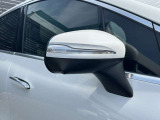 シートヒーターはエアコンより温まるのが早く、寒い日の運転には欠かせない装備です。3段階の温度調節ができ、快適な温度でドライブいただけます。
