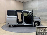 左右ウエルカム機能付き電動スライドドア。降車時に設定しておけば近づくだけでドアが自動でオープン!とても便利な機能です☆☆