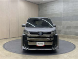 お車購入のポイントとなるフロントマスクです。上質で迫力あるデザインですね☆☆