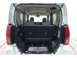 軽自動車でも、今やラゲッジスペースの充実は当たり前です!本当に重宝しますよ。たくさん荷物を積めて便利です。是非、お試しください!
