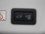バックドアに設置されたパワーバックドアスイッチです。