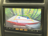 【バックカメラ】駐車時に後方がリアルタイム映像で確認できます。大型商業施設や立体駐車場での駐車時や、夜間のバック時に大活躍!運転スキルに関わらず、今や必須となった装備のひとつです!