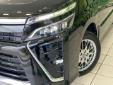 【LEDヘッドライト】悪天候や夜間走行時も良好な視界を確保し安心して運転できる高輝度LEDヘッドライトを装備!点灯速度が早く、消費電力も抑えられています。