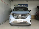 フロントカメラで前方の車両や歩行者を検知。万一、ドライバーが安全に減速できなかった場合には、自動的に緊急ブレーキを作動させて衝突を回避、または衝突時の被害や傷害を軽減します。