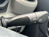 【オートライト(AUTO)】外の明るさをシステムが感知して、自動でヘッドライトが点灯します!ヘッドライトをつけ忘れを防ぐ便利機能です。