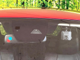 【スマートシティブレーキサポート】低速走行中に前方の車両等を認識し、衝突しそうな時は警報とブレーキで衝突回避と被害軽減をアシスト。より安全にドライブをお楽しみいただけます。
