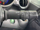【オートライト(AUTO)】外の明るさをシステムが感知して、自動でヘッドライトが点灯します。ヘッドライトをつけ忘れを防ぐ便利機能です。