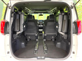 【パワーバックドア】スマートキーや運転席のボタンを押すだけでリアゲートが自動で開閉します!荷物を持っている時や、高い位置にあるバックドアを閉める際に便利な機能です♪