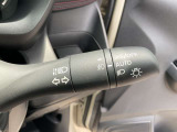 オートライトとは、自動車に装着された自動点灯式ライトのことです。周囲が暗くなるとライトが自動で点灯し、明るくなると自動で消灯する機能を持っています。