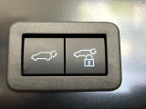 【パワーバックドア】スマートキーや運転席のボタンを押すだけでリアゲートが自動で開閉します!荷物を持っている時や、高い位置にあるバックドアを閉める際に便利な機能です♪