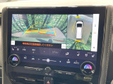 【パノラミックビューモニター】専用のカメラにより、上から見下ろしたような視点で360度クルマの周囲を確認することができます☆死角部分も確認しやすく、狭い場所での切り返しや駐車もスムーズに行えます。