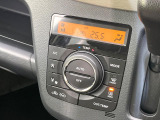 【オートエアコン】一度お好みの温度に設定すれば、車内の温度を検知し風量や温度を自動で調整。暑い&hellip;寒い&hellip;と何度もスイッチ操作をする必要はありません。快適な車内空間には必須の機能ですね♪