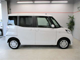 ■排気量は660ccの軽自動車。こちら側のスライドドアは手動開閉です。