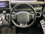 【純正革巻きステアリング】上質な革を使用することで、手にしっかり馴染みとても運転しやすいハンドルです♪