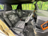 運転席まわりには十分なスペースがあり、大柄な方でもゆったり運転していただける環境です。