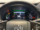 ホンダセンシング装着車となっております。衝突軽減ブレーキ、誤発進抑制機能、歩行者事故低減ステアリング、路外逸脱抑制機能、アダプティブクルーズコントロール、車線維持支援システム他、安全運転を幅広く支援。