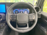 インテリアに合わせたデザインのステアリングは、運転される方のことも考え、運転しやすい形状、大きさです。是非一度、実際に触ってお確かめください。