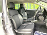 運転席まわりには十分なスペースがあり、大柄な方でもゆったり運転していただける環境です。