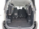 【トランクルーム】荷室の広さも十分です!シートアレンジでシートを畳めば長い荷物だって積めますね。シートアレンジの操作方法など、お気軽にご相談下さい。