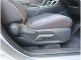 【シートアジャスター】上下調整できるシートアジャスター!運転手にあったドライバーズポジションができますね。