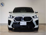【キドニーグリル】BMWは約90年もの間、ほぼ全ての車両にひと目でBMWだと分かるこの特徴的なフロントグリルが備えられ、デザイン・アイコンとして親しまれてきました。