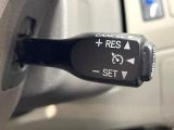 【クルーズコントロール】高速道路もラクラク走行。アクセルを離しても一定速度で走行ができ、長距離運転時の負担を軽減!加速・減速も簡単なスイッチ操作で調整できます。