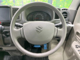 インテリアに合わせたデザインのステアリングは、運転される方のことも考え、運転しやすい形状、大きさです。是非一度、実際に触ってお確かめください。