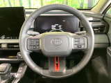 インテリアに合わせたデザインのステアリングは、運転される方のことも考え、運転しやすい形状、大きさです。是非一度、実際に触ってお確かめください。